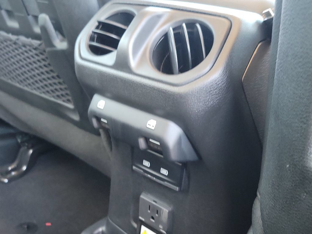 Used 2022 Jeep Wrangler Unlimited Rubicon AWD/4WD image 26