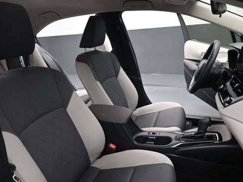 Used 2025 Toyota Corolla LE FWD image 27