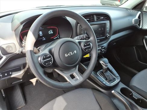 Used 2024 Kia Soul LX w/ Option Group 015 FWD image 11