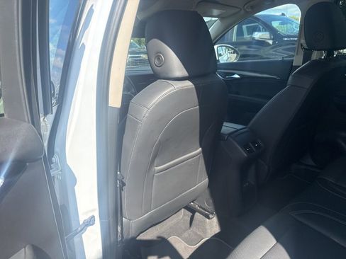 Used 2023 Buick Envision Essence image 18