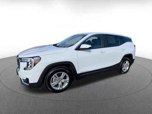 Used 2024 GMC Terrain SLE FWD image 8