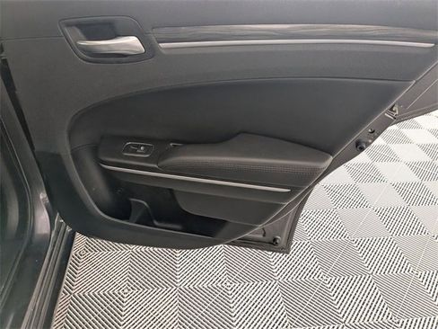 Used 2021 Chrysler 300 Touring L image 30