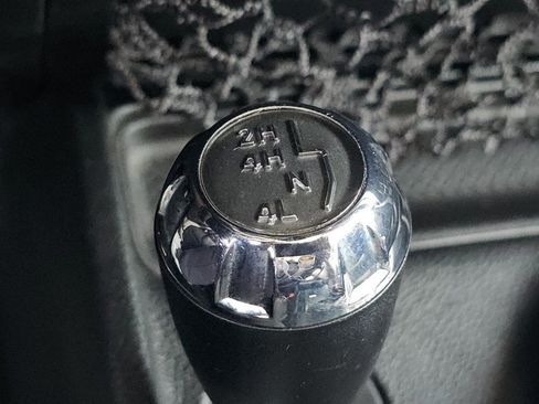 Used 2018 Jeep Wrangler Unlimited Sahara AWD/4WD image 9