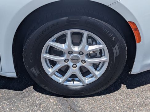 Used 2021 Chrysler Voyager Lxi image 9