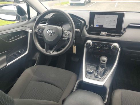 Used 2025 Toyota RAV4 LE AWD/4WD image 21