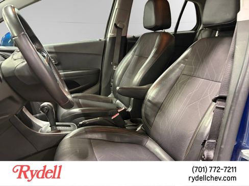 Used 2020 Chevrolet Trax LT w/ LT Convenience Package image 5