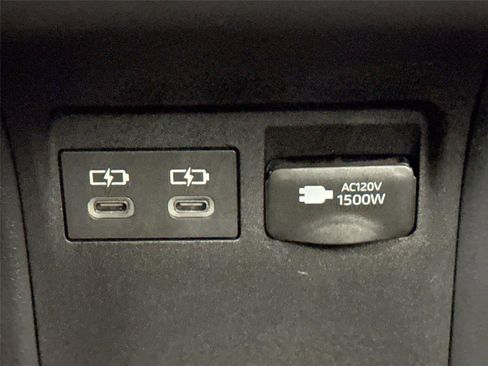 Used 2025 Toyota Prius Plug-In Hybrid image 39