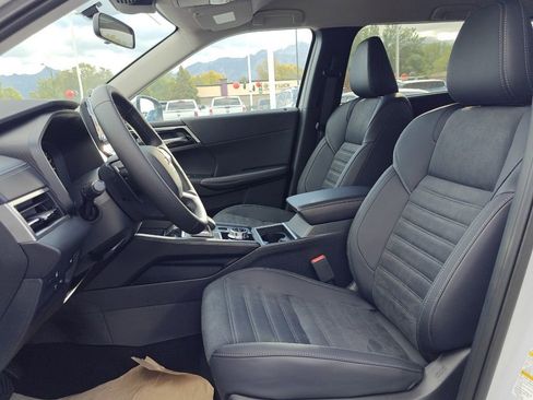 New 2025 Mitsubishi Outlander SE image 10