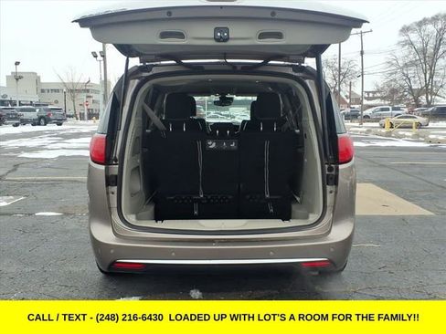 Used 2018 Chrysler Pacifica Touring-L w/ Advanced Safetytec Group image 8
