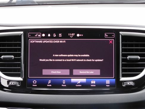 Used 2022 Chrysler Pacifica Touring-L image 14