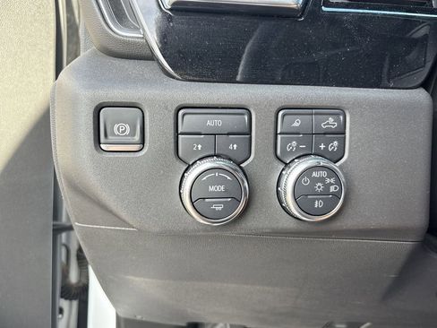 Used 2025 GMC Sierra 1500 SLT image 18