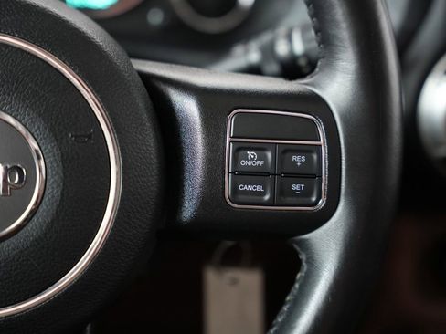 Used 2017 Jeep Wrangler Unlimited Sahara w/ Connectivity Group AWD/4WD image 13