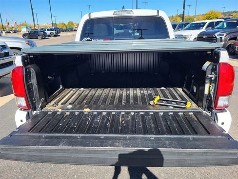 Used 2017 Toyota Tacoma TRD Sport w/ Premium & Technology Package image 15