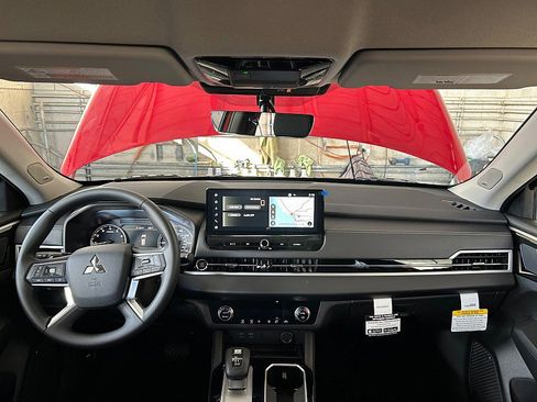 New 2026 Mitsubishi Outlander ES image 15