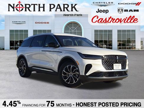 Used 2024 Lincoln Nautilus Premier image 1