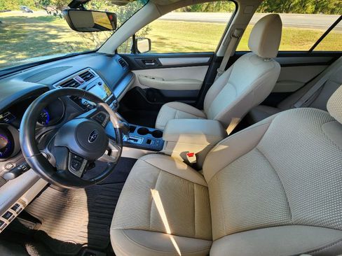 Used 2017 Subaru Outback 2.5i Premium image 7
