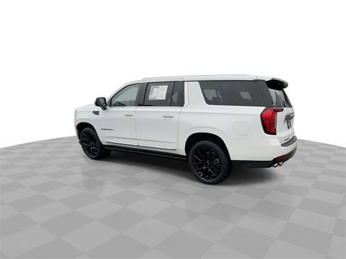 Used 2023 GMC Yukon XL Denali w/ LPO, Floor Liner Package image 6