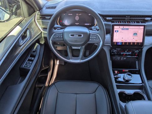 New 2025 Jeep Grand Cherokee Limited image 17