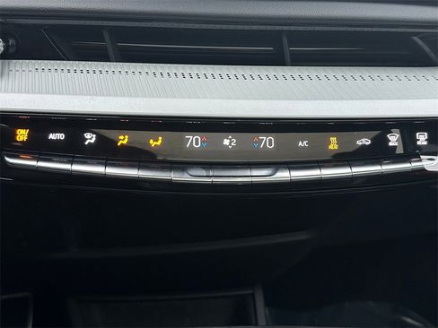 New 2026 Cadillac Optiq Luxury 1 image 29