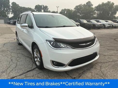 Used 2019 Chrysler Pacifica Limited FWD image 2