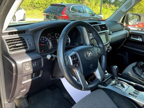 Used 2019 Toyota 4Runner SR5 AWD/4WD image 4