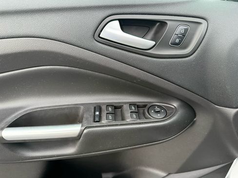 Used 2017 Ford Escape SE FWD image 12