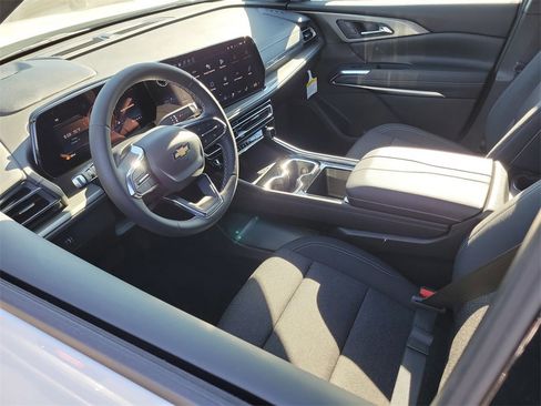 New 2026 Chevrolet Traverse LT image 3