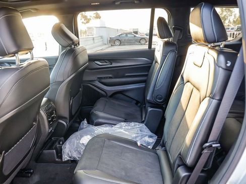 New 2025 Jeep Grand Cherokee L Altitude image 20