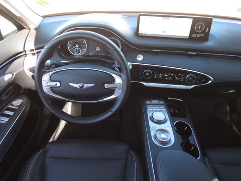 Used 2024 Genesis GV70 2.5T w/ Advanced Package image 19