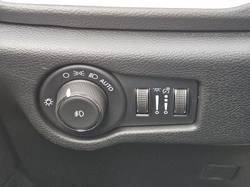 New 2026 Chrysler Pacifica Select FWD image 16