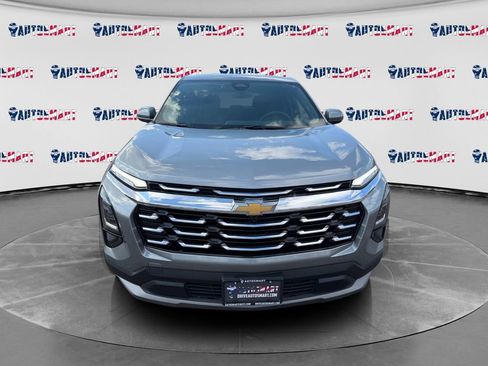 Used 2025 Chevrolet Equinox LT FWD image 2