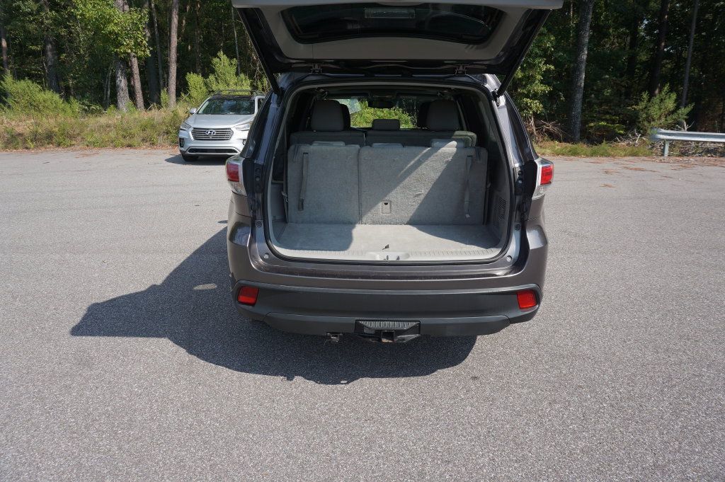 Used 2015 Toyota Highlander XLE FWD image 18