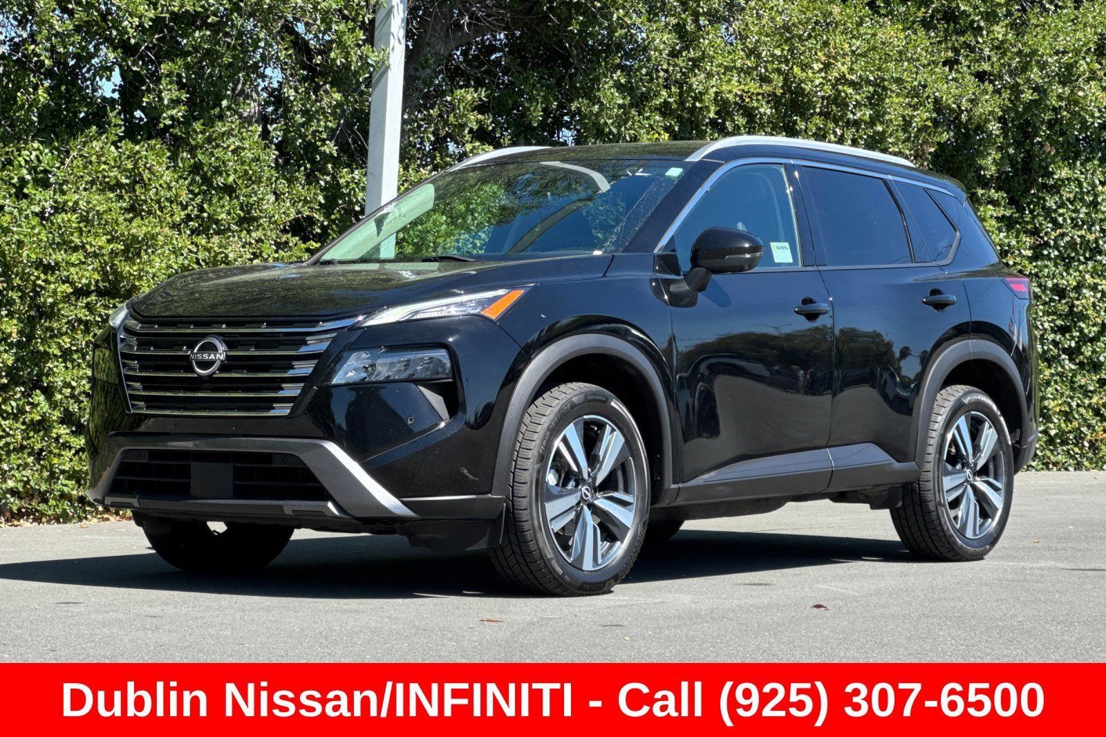 Used 2024 Nissan Rogue SL AWD/4WD image 8