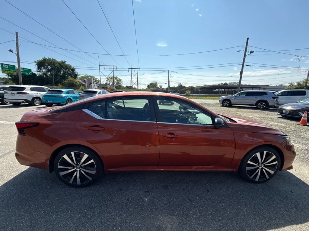 Used 2022 Nissan Altima 2.5 SR FWD image 4