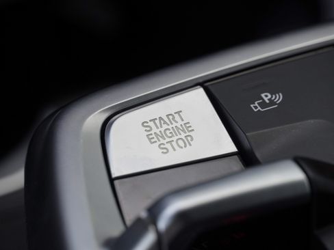 Certified 2025 BMW X2 xDrive28i AWD/4WD image 19