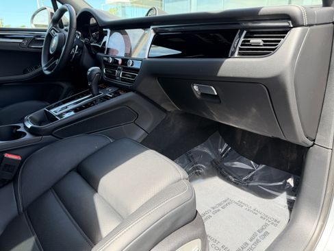 Certified 2025 Porsche Macan Turbo image 15