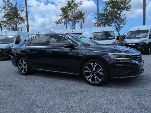 Used 2020 Volkswagen Passat 2.0T SEL FWD image 2