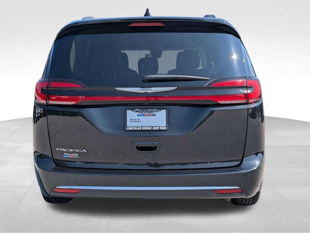 Used 2024 Chrysler Pacifica Touring-L FWD image 5