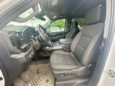 Used 2024 Chevrolet Silverado 1500 LT Trail Boss w/ Convenience Package II AWD/4WD image 22