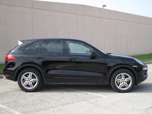 Used 2014 Porsche Cayenne Diesel Platinum Edition image 3