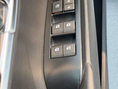 Used 2020 Toyota Camry SE FWD image 18