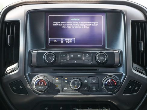 Used 2018 RAM 1500 Laramie w/ Convenience Group AWD/4WD image 11