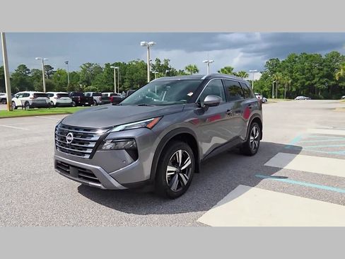 Used 2025 Nissan Rogue SL w/ Tech Package FWD image 21