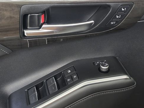 New 2026 Toyota Highlander Platinum image 27