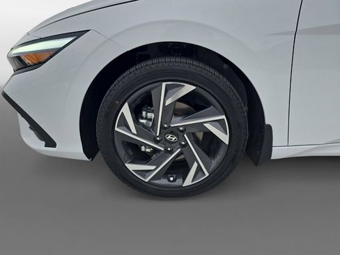 New 2025 Hyundai Elantra SEL image 9