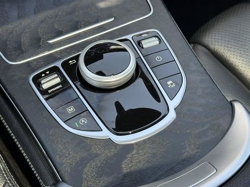 Used 2018 Mercedes-Benz GLC 300 4MATIC image 32