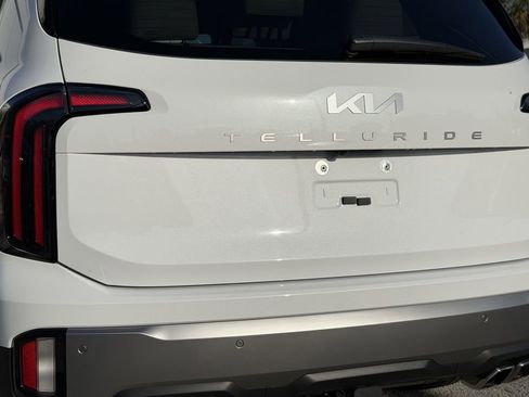 Certified 2025 Kia Telluride EX w/ EX Captain's Chair Package FWD image 11