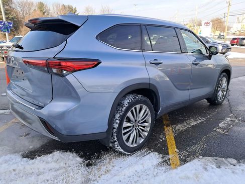 Used 2023 Toyota Highlander Platinum image 4
