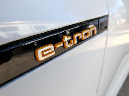 Used 2023 Audi e-tron Prestige w/ Prestige Package image 40