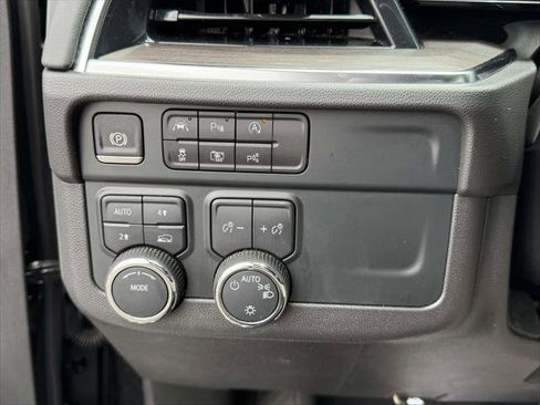 Used 2025 Chevrolet Suburban LT AWD/4WD image 23